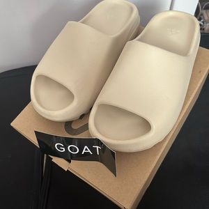 YEEZY BONE SLIDES